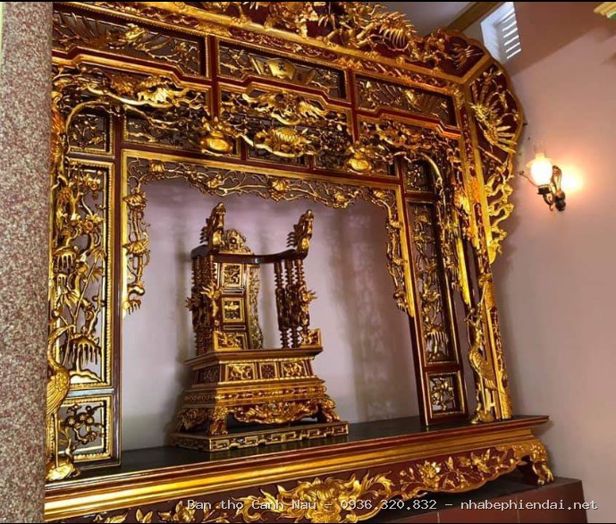 Bàn thờ chân quỳ chạm dơi ngậm thọ và hoành phi câu đối tại Hà Đông