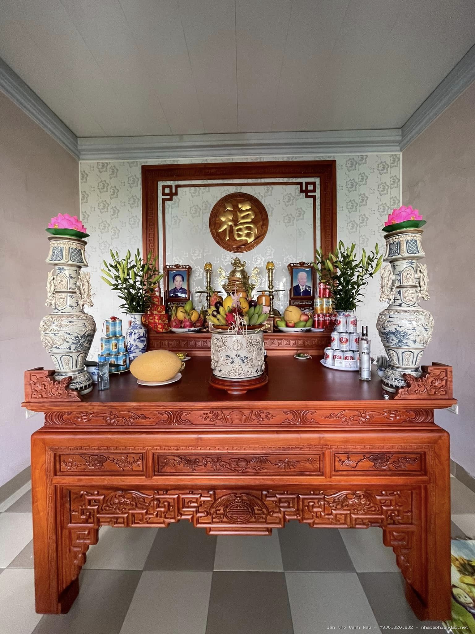 Bàn thờ đứng gỗ hương đá màu cánh gián mẫu Trí Tồn tại Hà Đông