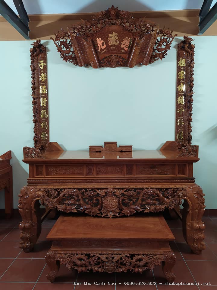 Bàn thờ đứng gỗ hương đá màu óc chó mẫu sen tứ quý tại Thanh Xuân