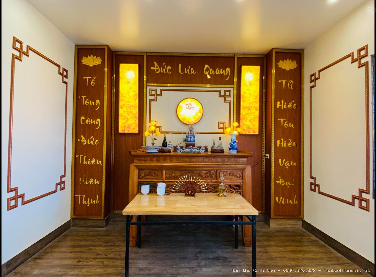 Bàn thờ gia tiên được bố trí trong không gian riêng biệt tạo nên sự trang nghiêm tại Nam Từ Liêm