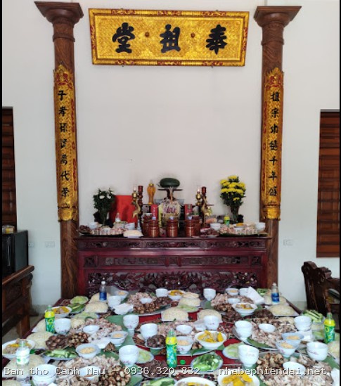 Bàn thờ gỗ sồi mẫu triện sen BTD 03 tại Ba Đình