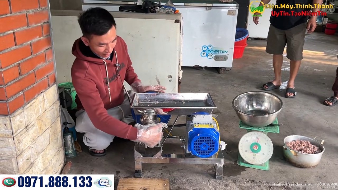 Máy xay xương – xay thịt – xay cá inox công nghiệp QL32 động cơ 3kW Toàn Phát - Hình 4 Máy xay xương – xay thịt – xay cá inox công nghiệp QL32 động cơ 3kW Toàn Phát - Hình 4