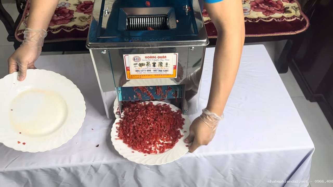 Máy thái thịt tươi sống K85 thái lạp xưởng hạt lựu bằng bộ dao 5 mm - Hình 1 Máy thái thịt tươi sống K85 thái lạp xưởng hạt lựu bằng bộ dao 5 mm - Hình 1