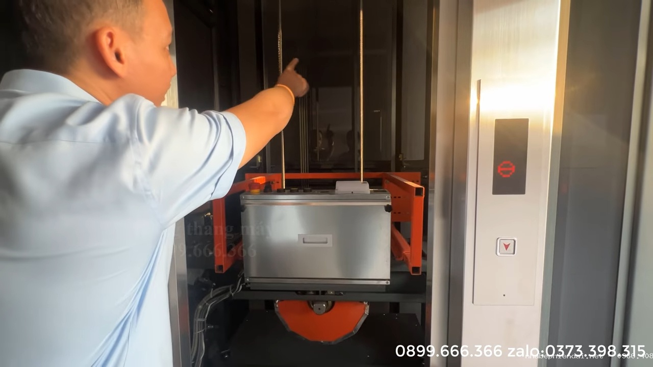 Thang máy gia đình khung thép vách kính 350 kg cho nhà ống 2 phòng mỗi tầng tại Châu Quỳ Hà Nội - Hình 14 Thang máy gia đình khung thép vách kính 350 kg cho nhà ống 2 phòng mỗi tầng tại Châu Quỳ Hà Nội - Hình 14