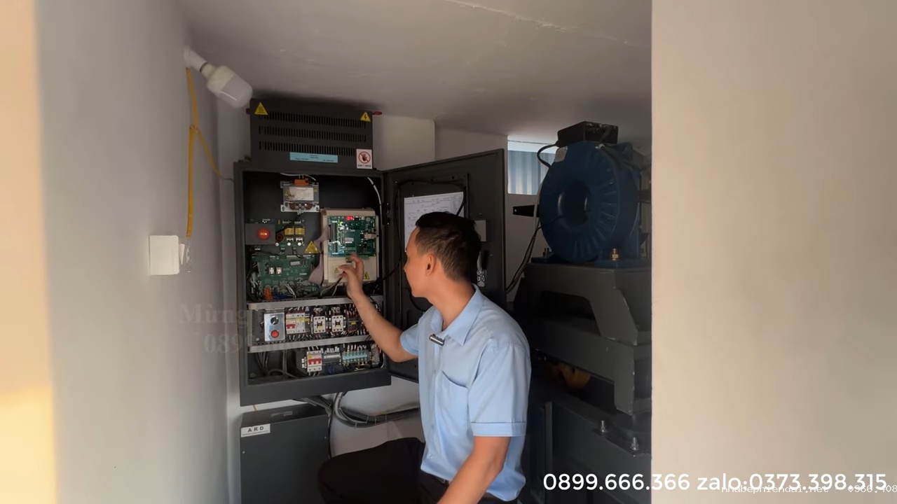 Thang máy gia đình khung thép vách kính 350 kg cho nhà ống 2 phòng mỗi tầng tại Châu Quỳ Hà Nội - Hình 13 Thang máy gia đình khung thép vách kính 350 kg cho nhà ống 2 phòng mỗi tầng tại Châu Quỳ Hà Nội - Hình 13