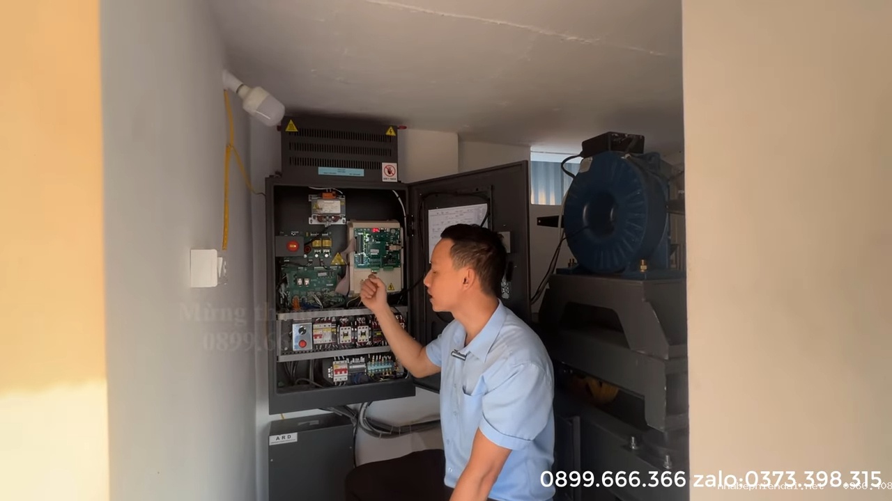 Thang máy gia đình khung thép vách kính 350 kg cho nhà ống 2 phòng mỗi tầng tại Châu Quỳ Hà Nội - Hình 22 Thang máy gia đình khung thép vách kính 350 kg cho nhà ống 2 phòng mỗi tầng tại Châu Quỳ Hà Nội - Hình 22