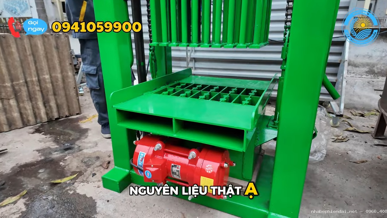 Bàn Giao Máy Ép Gạch Không Nung Trước Khi Gửi Khách Hàng - Hình 4 Bàn Giao Máy Ép Gạch Không Nung Trước Khi Gửi Khách Hàng - Hình 4