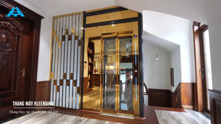 (314) Sự kết hợp hoàn hảo giữa thang máy Kleemann, nội thất gỗ óc chó và đèn chùm (1)
