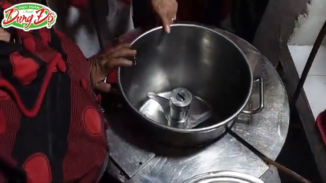 Kinh nghiệm chọn máy xay giò chả phù hợp giúp giò dai mịn (431) LÀM THẾ NÀO ĐỂ CHỌN ĐÚNG MÁY XAY GIÒ CHẢ VÀ TRÁNH NHỮNG SAI LẦM_ _ DUNG ĐỘ GIÒ CHẢ SẠCH 3 KHÔNG (3)