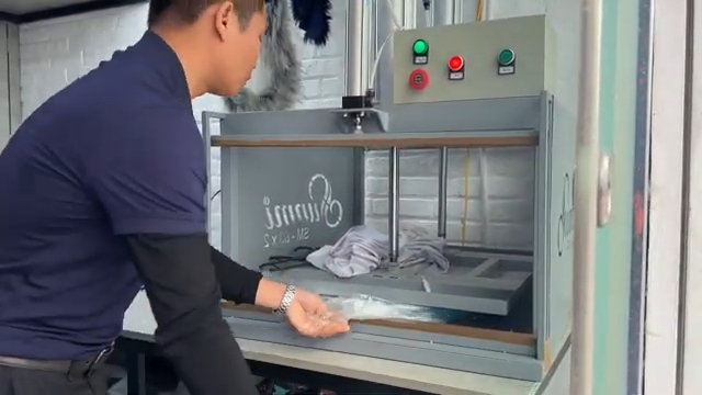 (431) Máy ép chăn hút chân không dùng nhiều nhất cho tiệm giặt sấy công nghiệp , báo giá máy ép chăn lông (3)