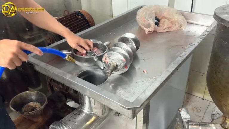 Máy Xay Thịt Công Ngiệp C52 và Máy Hút Chân Không 2 Buồng (433) Lắp Đặt Máy Xay Thịt Công Ngiệp C52 và Máy Hút Chân Không 2 Buồng (2)