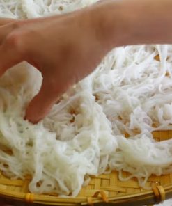 Cách làm bún tươi tại nhà từ gạo sạch không hàn the - chi tiết máy 3