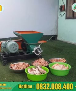 Cơ sở cung cấp máy đùn công nghiệp loại 300kg-500kg/giờ chuyên xay thịt,cá,gà,cua,ốc ,củ ,quả