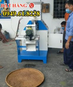 Ép Cám Viên Nổi Cho Cá Trắm Và Cám Chín Lợn Tại Công Ty