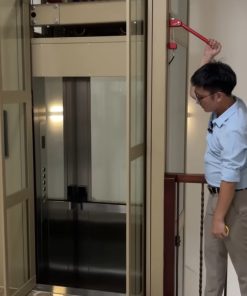 MẪU THANG MÁY KÍNH CỬA BẢN LỀ 2 CÁNH ĐẲNG CẤP