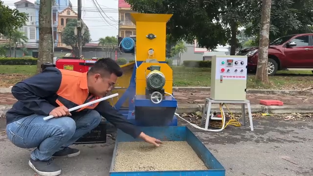 Máy Ép Cám Viên Nổi 40k Không Cần Điện 3 Pha Bình Quân Group (1)