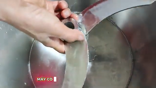 Máy xay giò chả không có phớt – có xay được giò hay không Máy Xay Giò Không Phớt Có Xay Được Không_ Khám Phá Sự Cải Tiến Máy Xay Giò Sau 15 Năm!