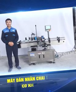 Máy dán nhãn chai tròn tự động trong dây chuyền đóng gói hiện đại