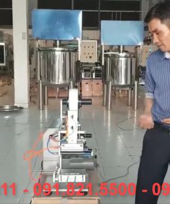 Máy dán nhãn công nghiệp – cấu tạo inox không gỉ và bộ điều khiển Knopf Malayton