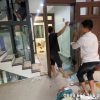 QUY TRÌNH LẮP ĐẶT KÍNH CƯỜNG LỰC THANG MÁY: TIÊU CHUẨN VÀNG CHO SỰ AN TOÀN VÀ THẨM MỸ