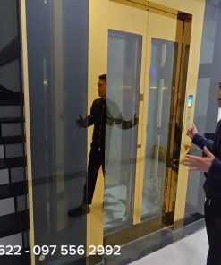 Mẫu thang máy kính Inox gương vàng kết hợp kính màu trà - chi tiết máy 3