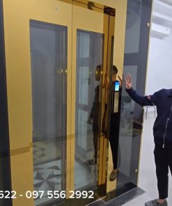 Mẫu thang máy kính Inox gương vàng kết hợp kính màu trà - chi tiết máy 4