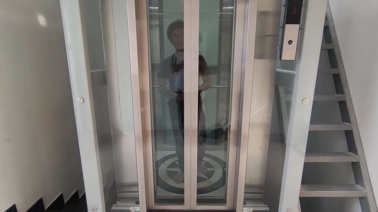 Thang máy gia đình kính inox gương vàng Thang Máy 350kg Mẫu Thang Máy Gia Đình Đẹp 2022 (1)