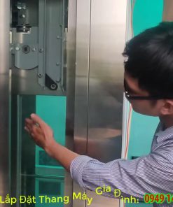 Thang máy kính cửa lùa 2 cánh - chi tiết máy 3