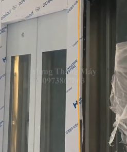 Thang máy vách kính tại khu vực cầu thang bộ - chi tiết máy 2