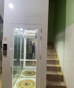 Dòng thang máy mini gia đình tận dụng giếng trời