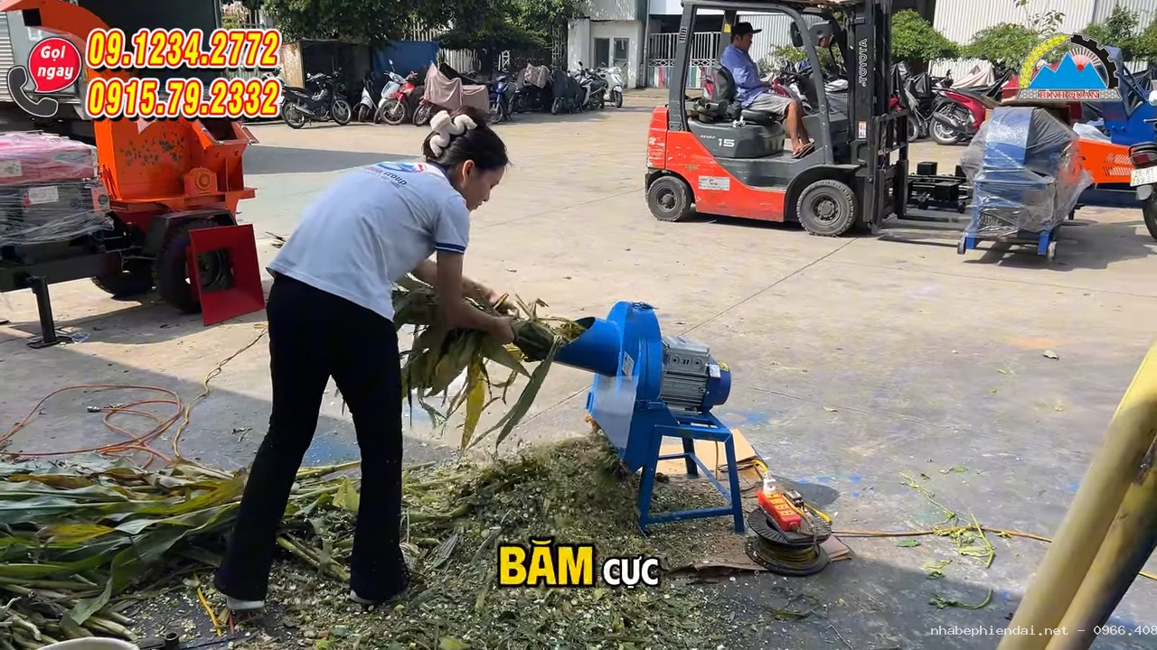 Máy băm chuối xả thẳng 1,5 kW băm chuối, rau cỏ, thân ngô