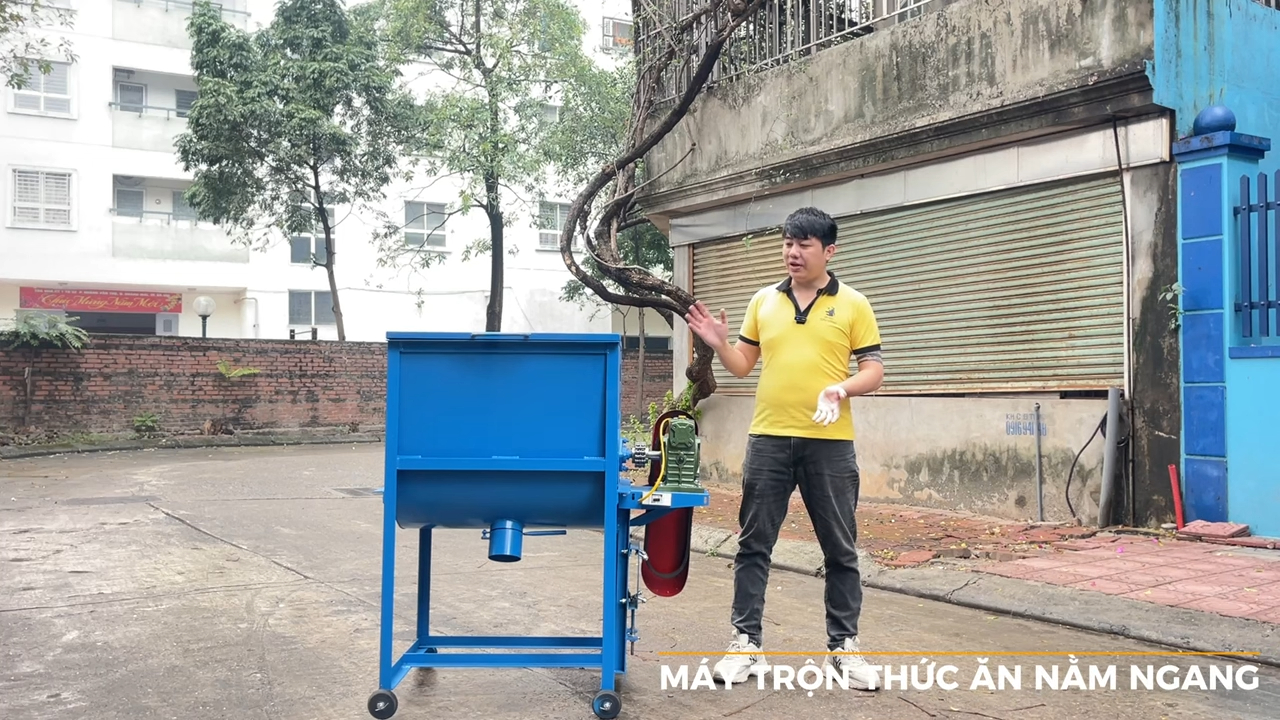 Máy trộn cám trục ngang công nghiệp