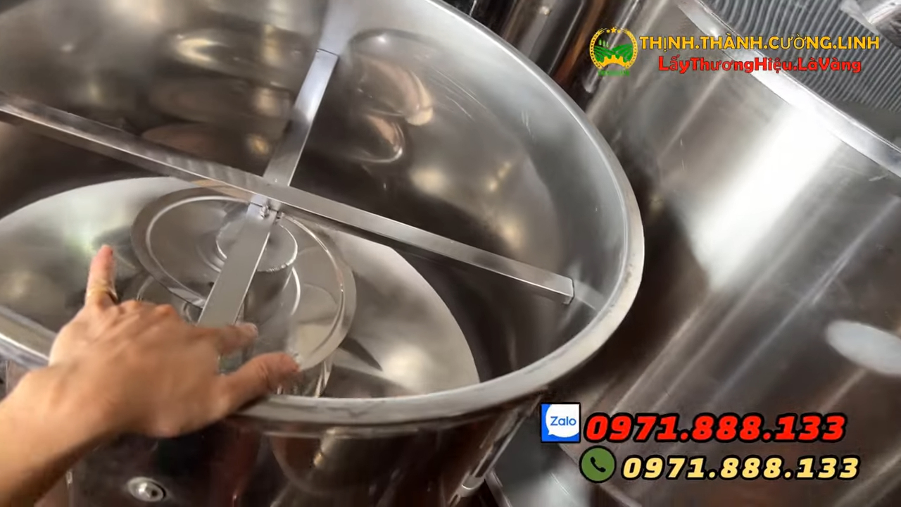 Máy trộn cám inox 304 motor Toàn Phát 2025 cho cơ sở chăn nuôi