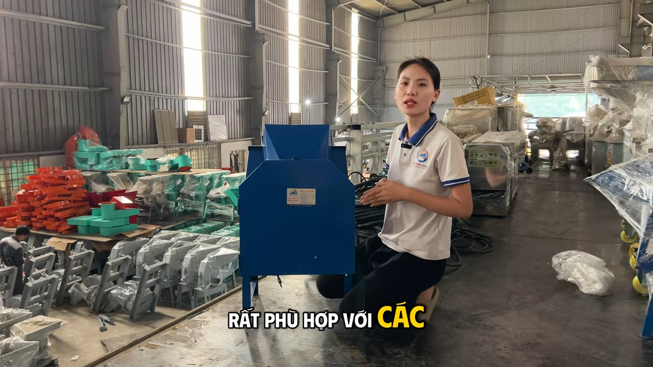 Máy băm cỏ vuông 750W