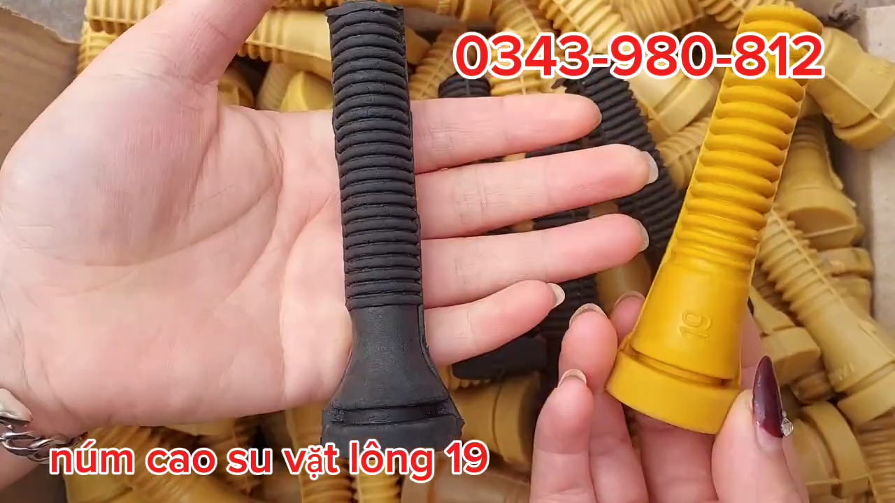 Núm cao su máy vặt lông gà