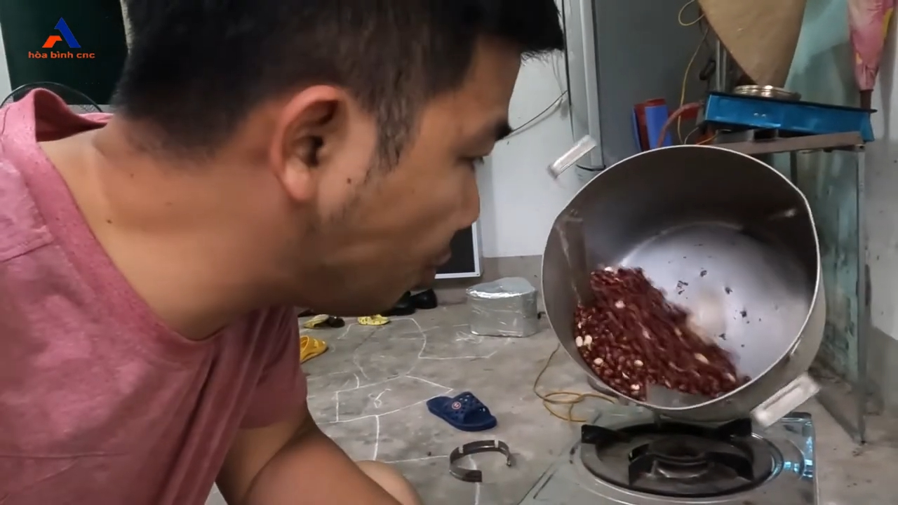 Máy rang lạc tự chế khung lồng quay 2kg mỗi mẻ rang đậu phộng và hạt khô