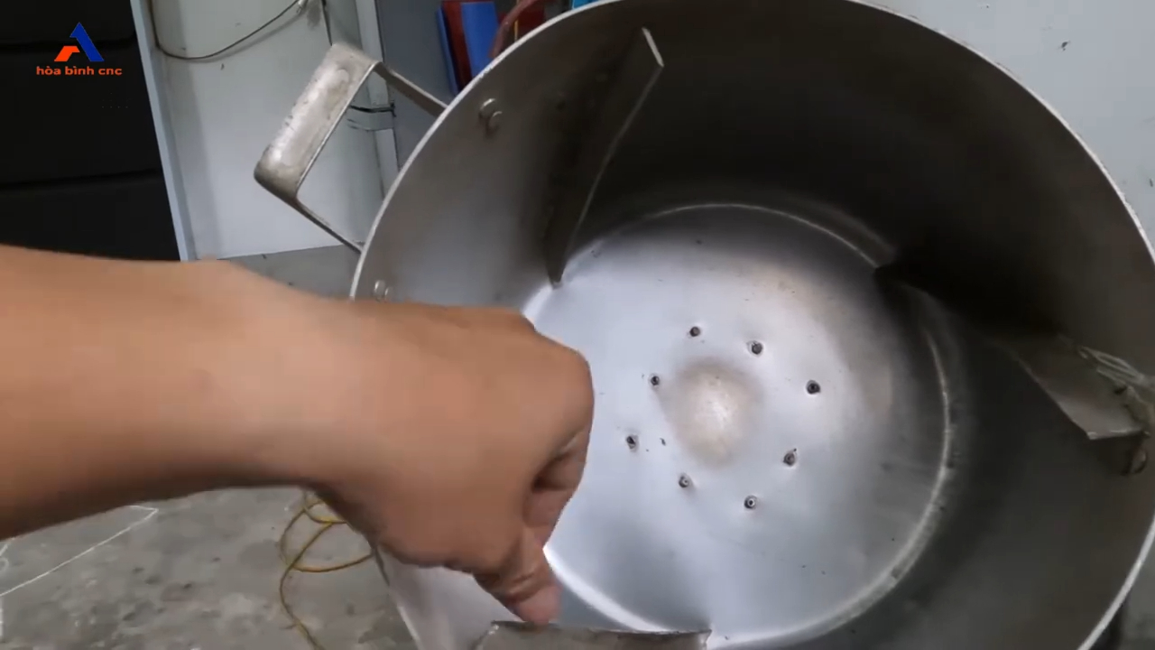 Máy rang lạc tự chế khung lồng quay 2kg mỗi mẻ rang đậu phộng và hạt khô