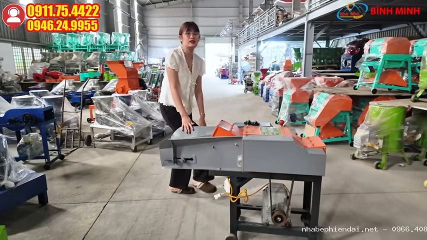Máy băm cỏ mini năng suất gần nửa tấn mỗi giờ