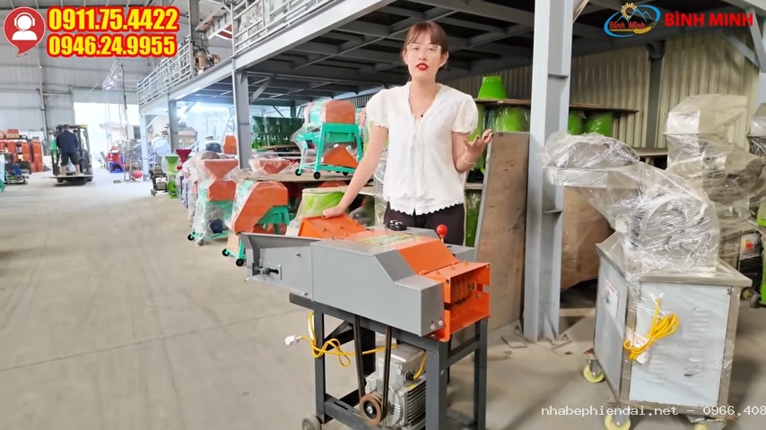 Máy băm cỏ mini năng suất gần nửa tấn mỗi giờ