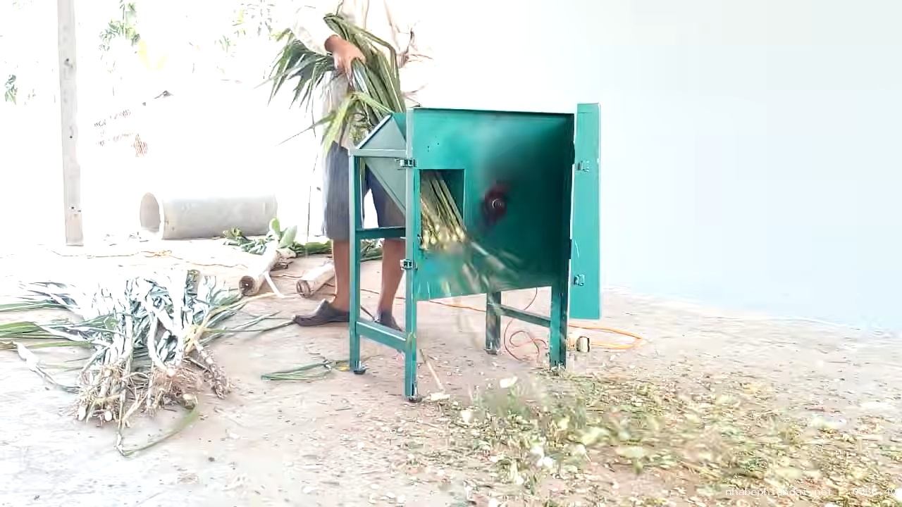 Máy băm cỏ thái chuối có bán khung miệng tròn