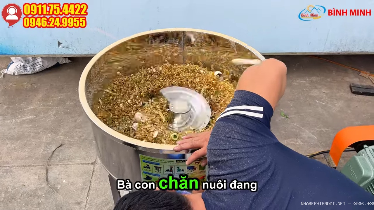 Máy Trộn Cám Tự Động Cho Trang Trại