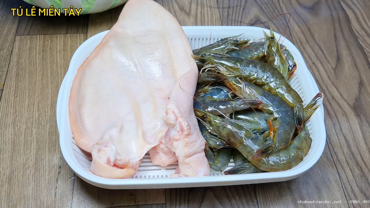 Cách làm gỏi rau tiến vua chua ngọt với tôm và tai heo giòn ngon