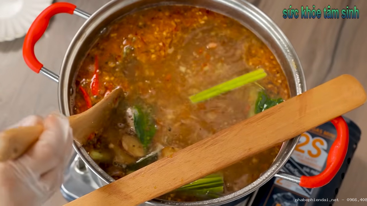 Cách nấu lẩu Thái chua cay thơm ngon cho những buổi tiệc miền quê