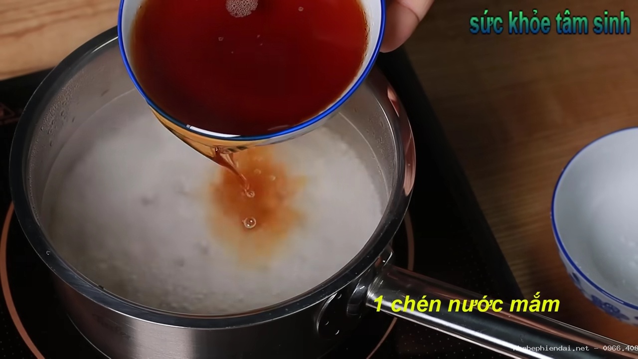 Cách nấu nước mắm chua ngọt sánh dẻo bằng khóm thơm, để lâu không bị lên men