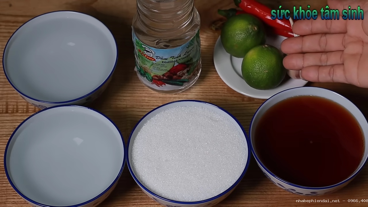 Cách nấu nước mắm chua ngọt sánh dẻo bằng khóm thơm, để lâu không bị lên men