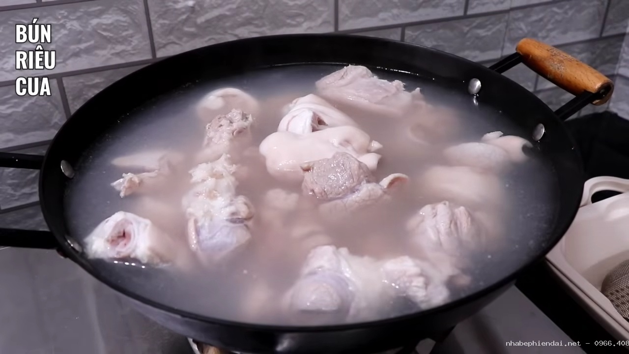Cách nấu bún riêu cua thơm ngon đậm đà để kinh doanh