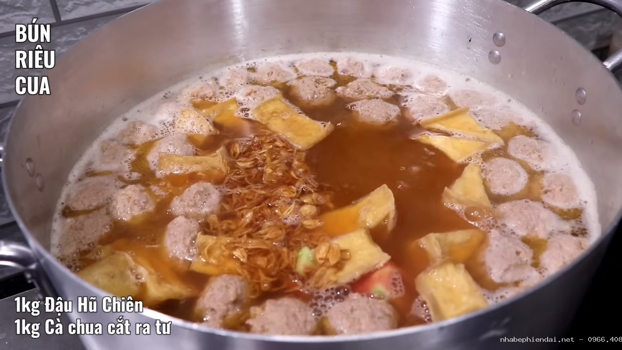 Cách nấu bún riêu cua thơm ngon đậm đà để kinh doanh