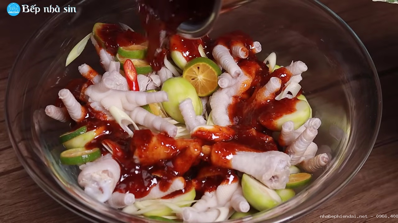 Cách làm chân gà sốt Thái chua cay, giòn ngon, bảo quản lâu