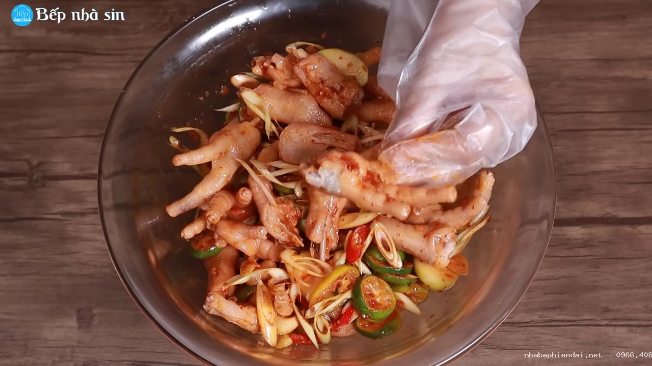 Cách làm chân gà sốt Thái chua cay, giòn ngon, bảo quản lâu