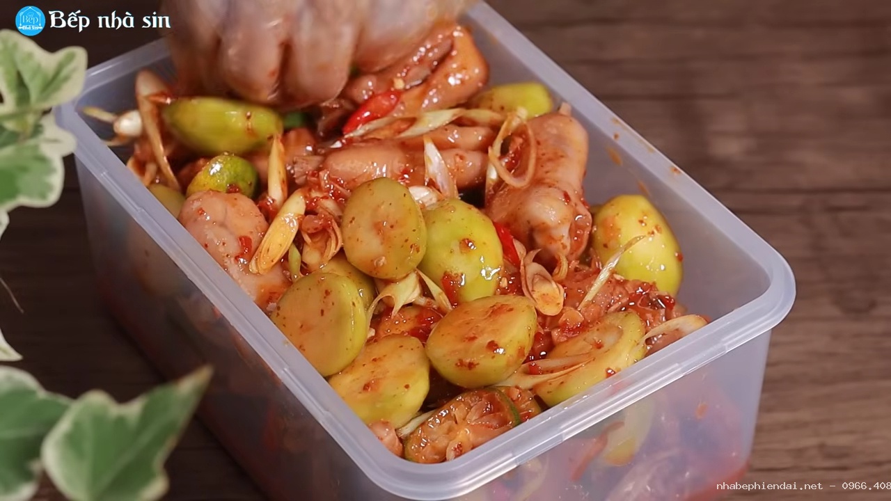 Cách làm chân gà sốt Thái chua cay, giòn ngon, bảo quản lâu